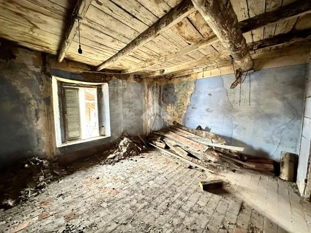 Pièces - Rustic Property with Potential in Ciserano