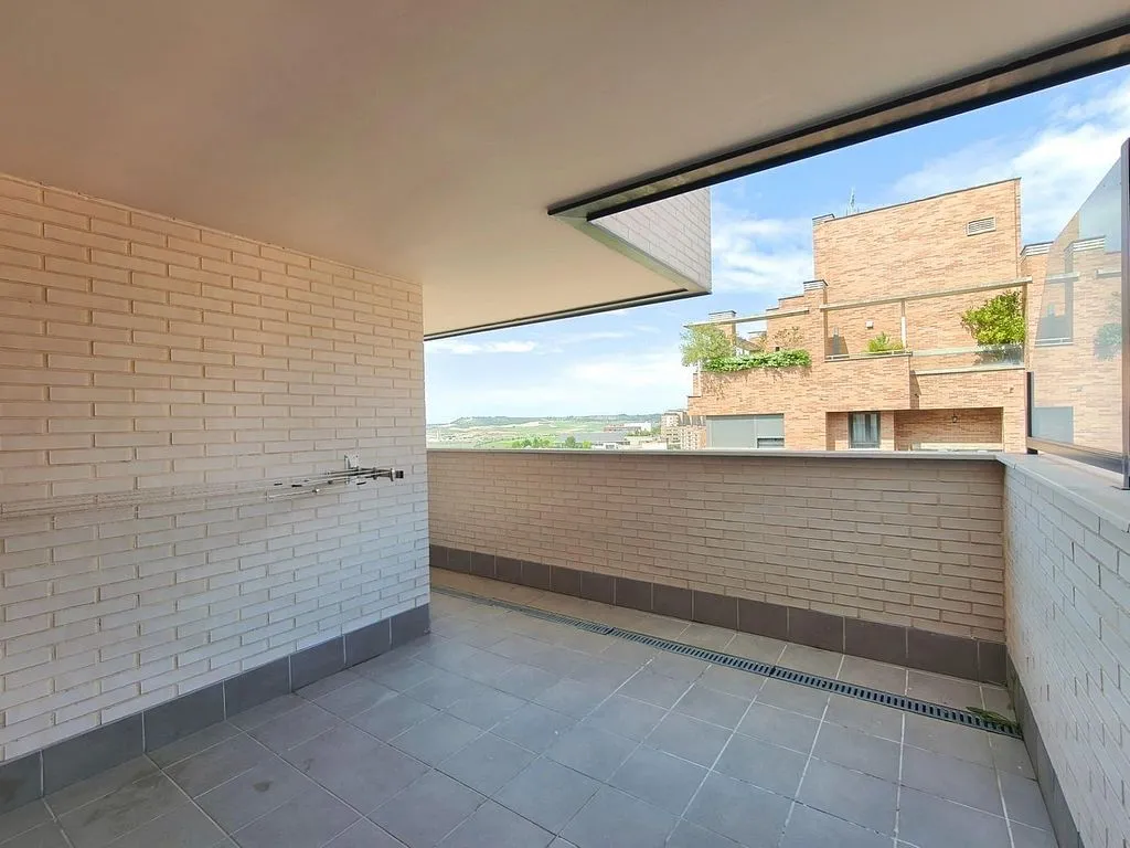 Balcon - Modern Apartment with Pool in Parquesol
