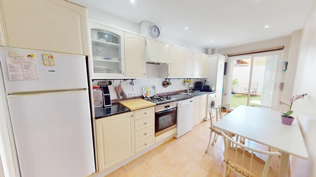 Kitchen - 2-Bedroom Flat with Pool in Los Boliches, Fuengirola