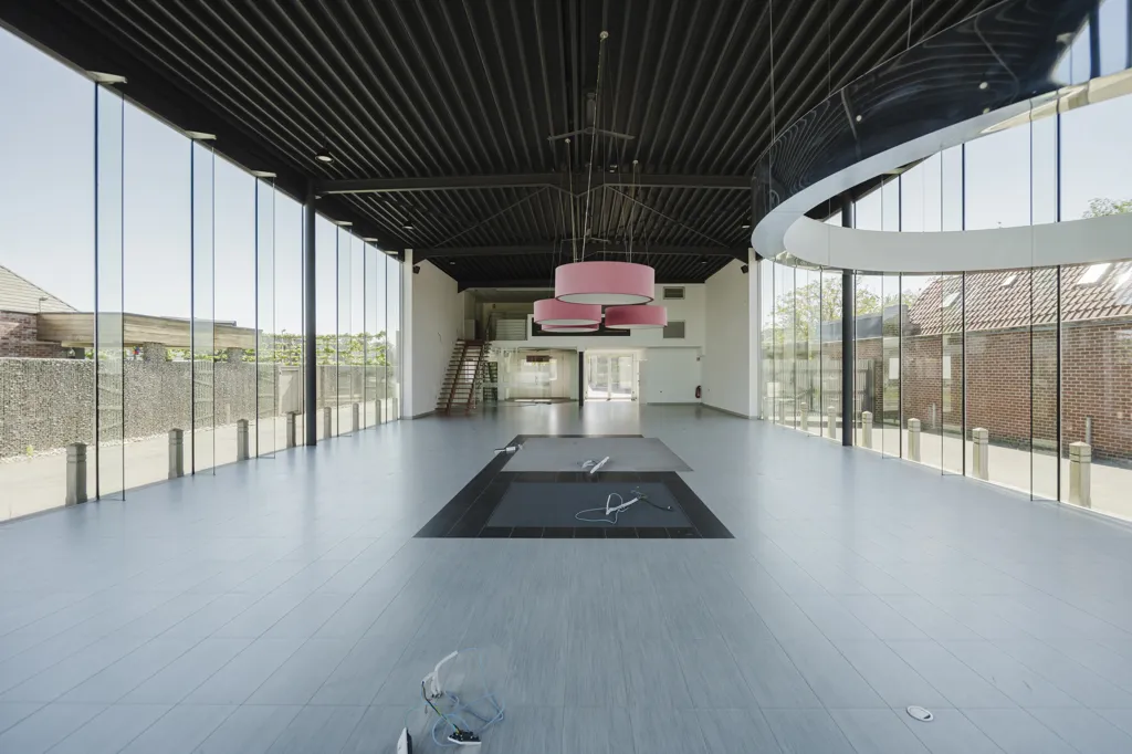Entrée - Showroom avec atelier et parking à Zwevegem