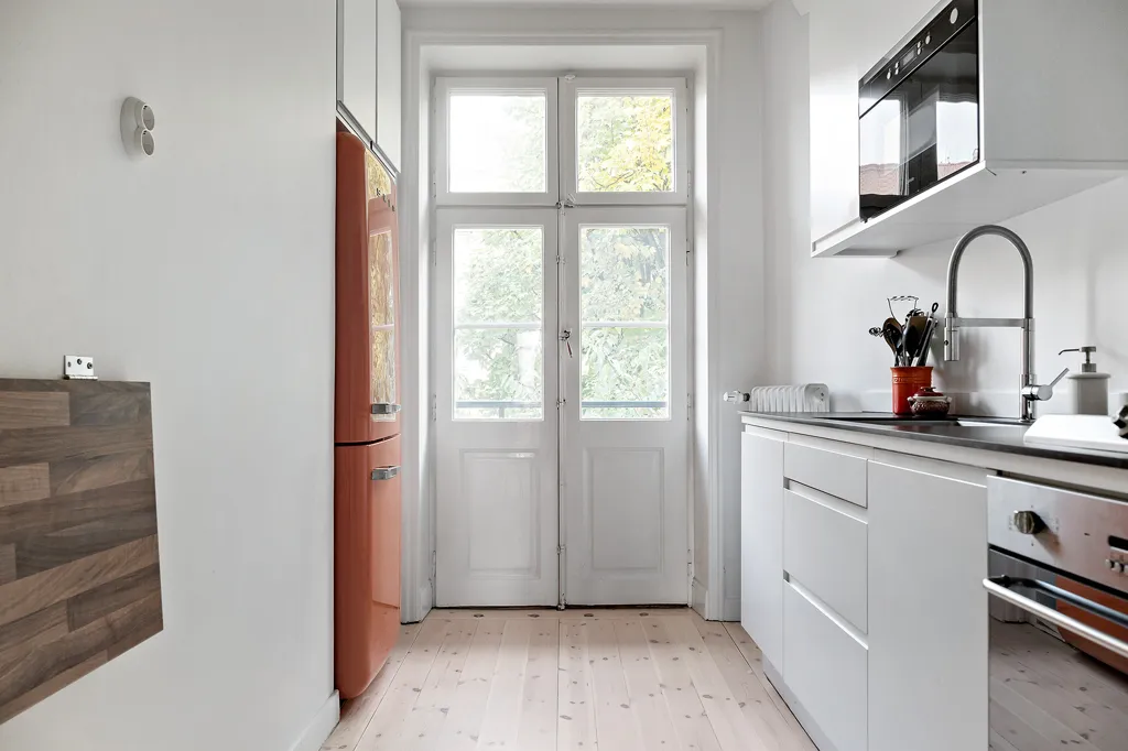 Kitchen - 1920s Character Flat with Courtyard Balcony in Ribersborg