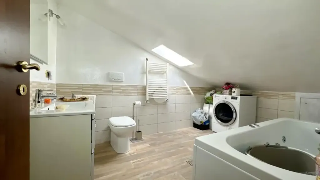 Salles de bain - 4-Room Apartment with Balcony in Monte Compatri