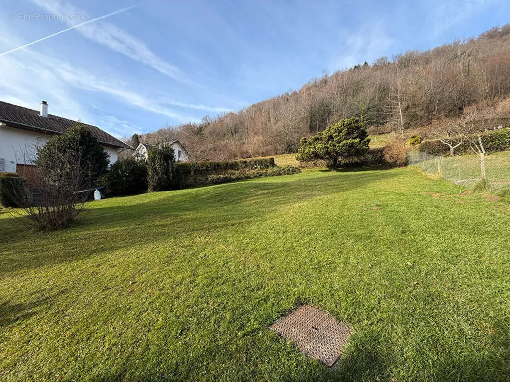 Aed - Constructible Plot with Garden in Albertville