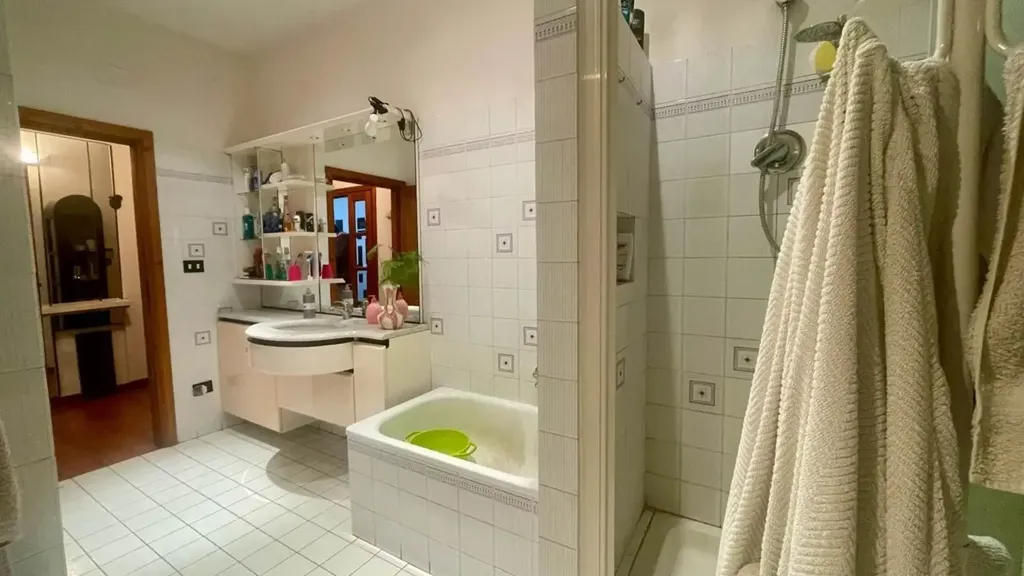 Salles de bain - Apartment with Cellar near Stadio, Montevarchi
