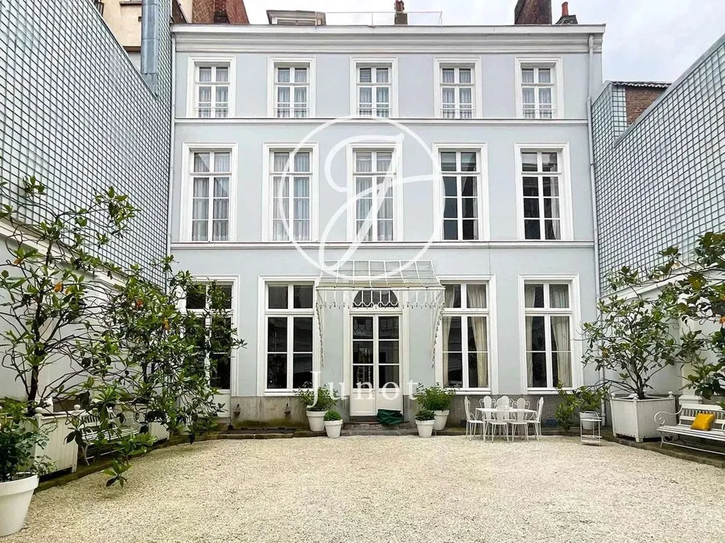 Aed - Historic Mansion with Garden in Old Lille