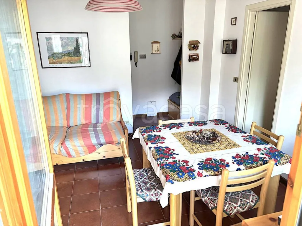 Söögituba - Three-bedroom Apartment with Balcony in Oulx