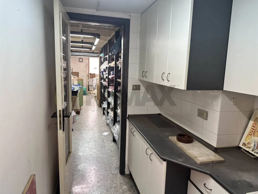 Cuisine - Commercial Space with Terrace in Catania