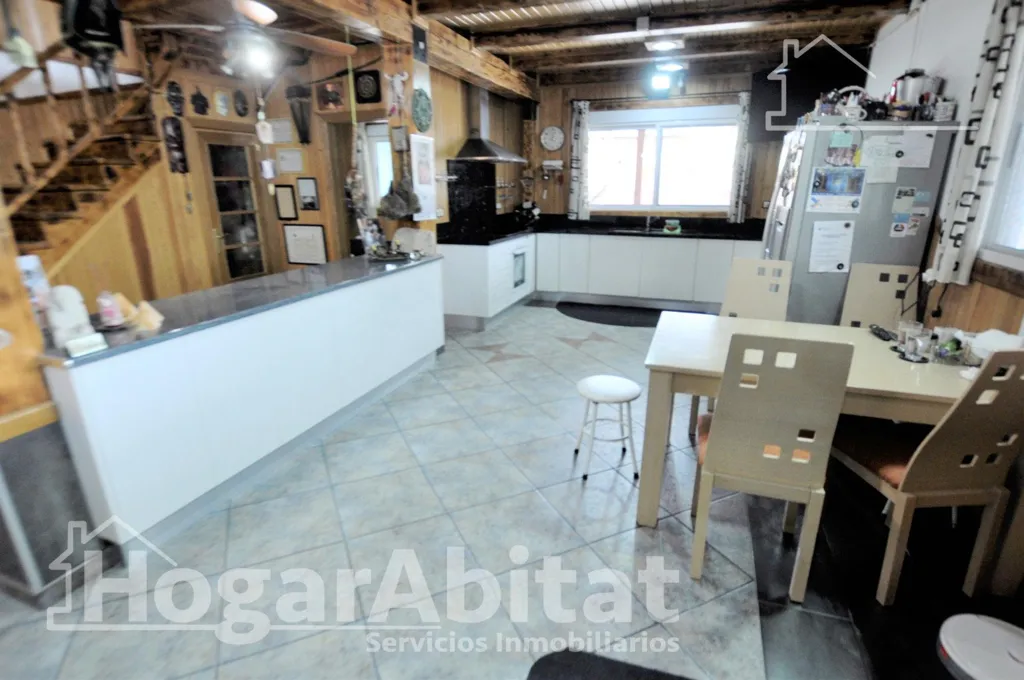 Salle à manger - Semi-New Chalet with Terrace in Monserrat