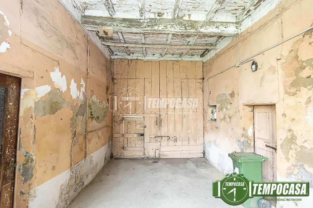 Esik - Rustic Cottages to Renovate in Guardamiglio