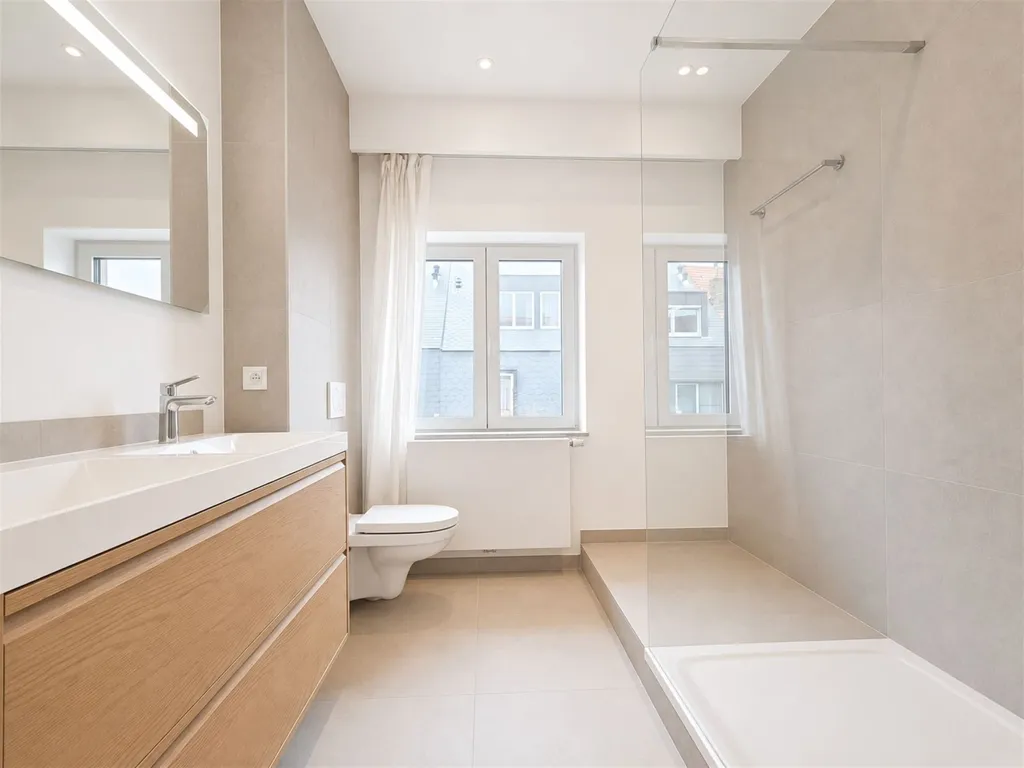 Bathrooms - Triplex Apartment with Terrace in Uccle