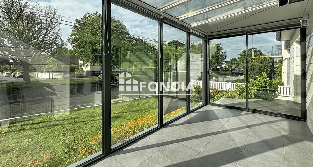 Terrass - House with Vast Garage in Caen