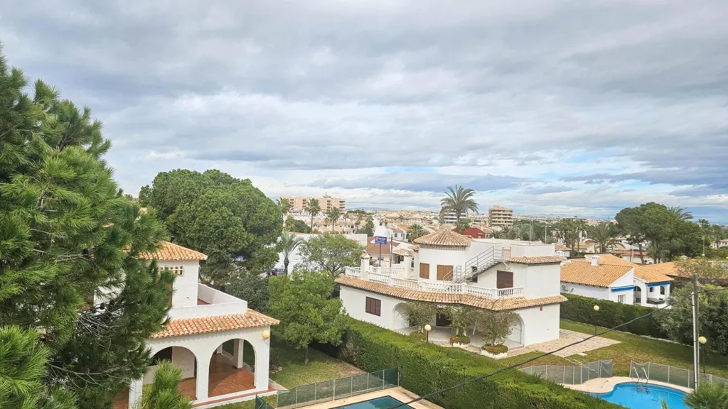 Piscine - Luxury Villa with Pool in Cabo Roig