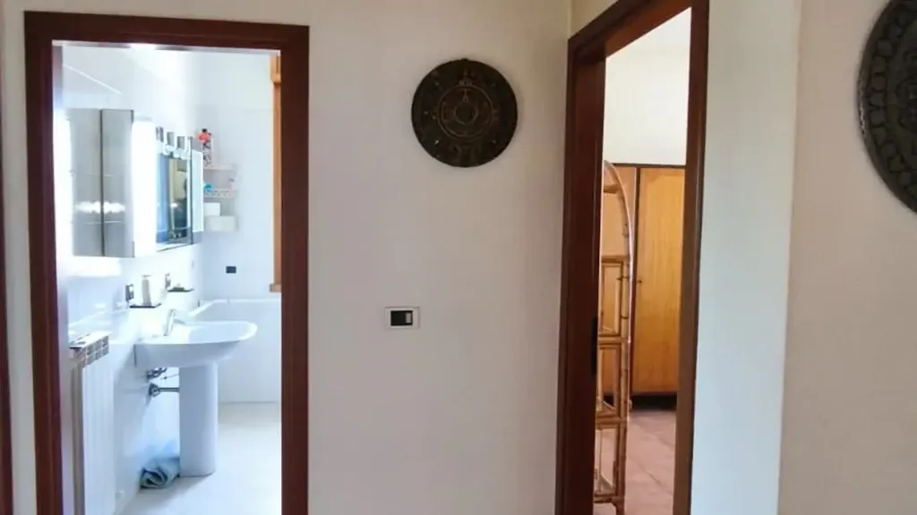 Vannitoad - Spacious Apartment with Triple Exposure in Galliera