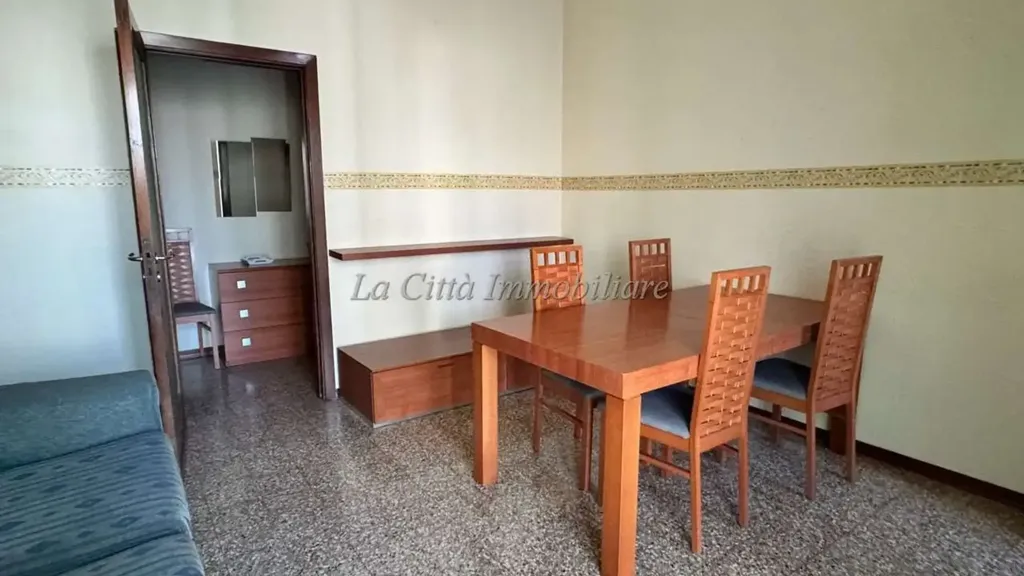 Salle à manger - Armed Trilocale with Balcony in Novara