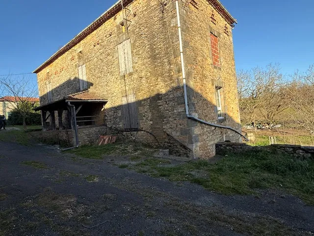 Extérieur - Maison en Pierre avec Grand Terrain à Gavaudun