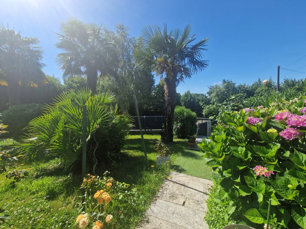 Jardin - Maison de Plain-Pied avec Jardin Clos dans un Impasse
