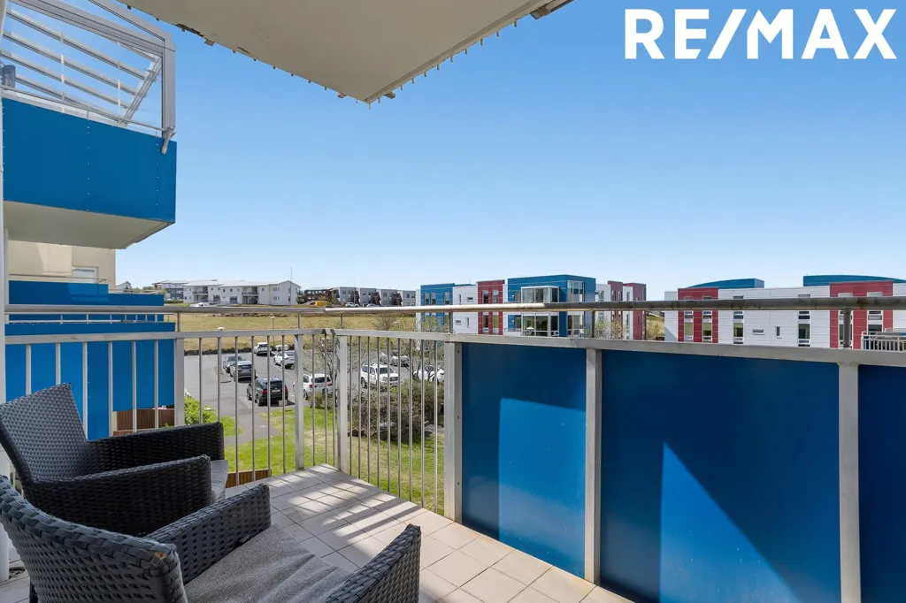 Balcon - Apartment with South-Facing Balcony in Garðabær