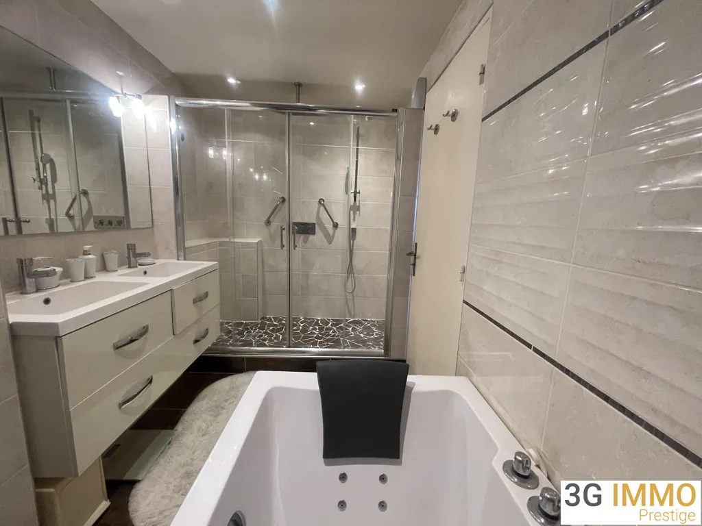 Salles de bain - Appartement T5 avec Vue Montagne à Pau