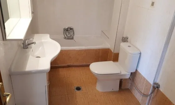 Bathrooms - Flat with Double-Frontage in Thessaloniki