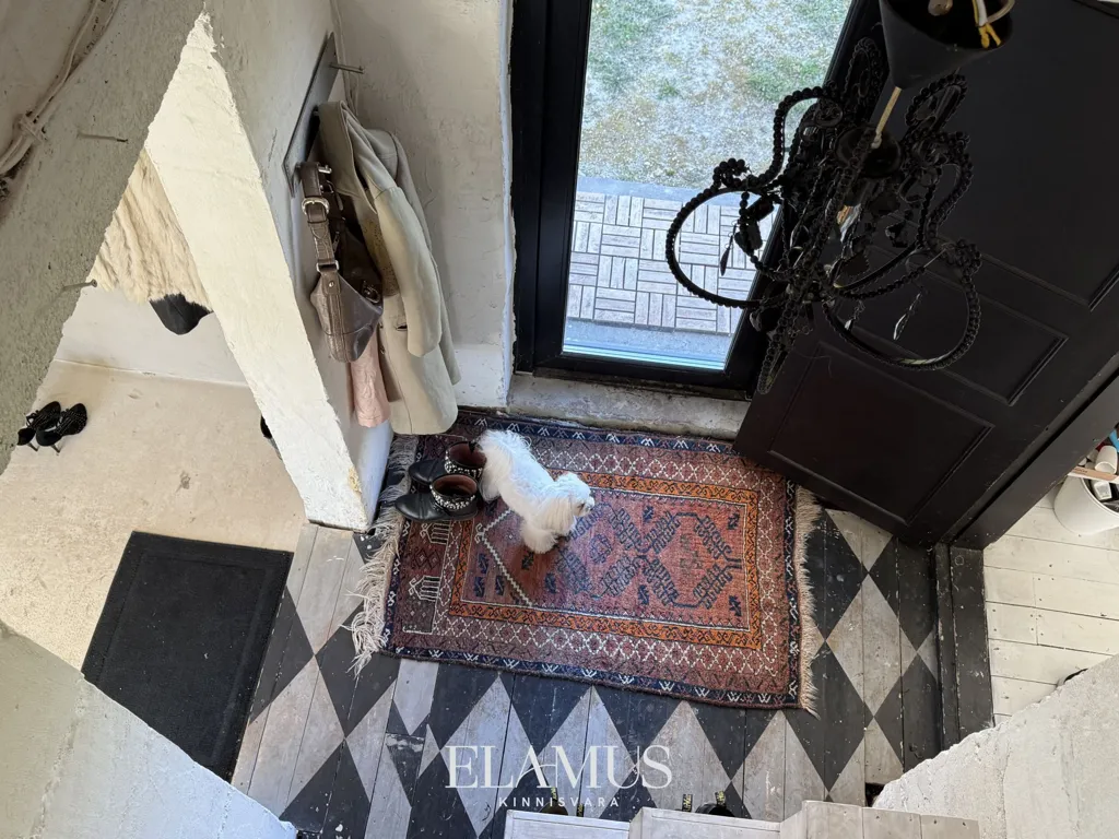 hallway_entrance