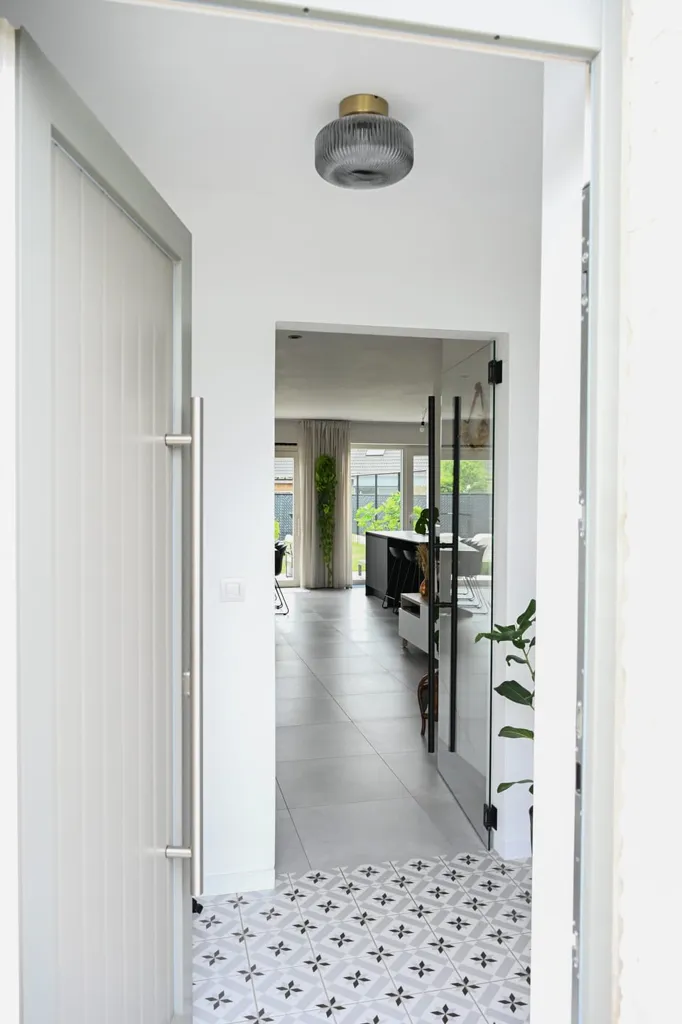 Esik - Modern New Build with Solar Panels in Lede