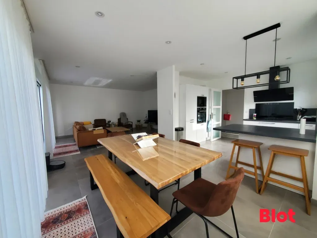 Sala da pranzo - Contemporary House with Balcony in Saint-Avé