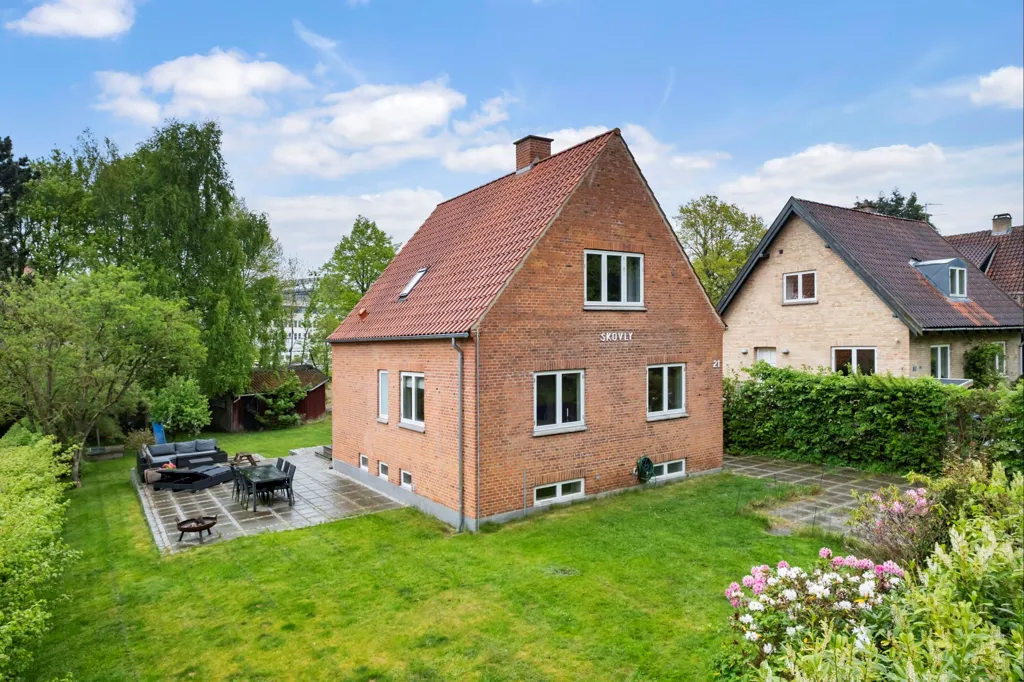 Jardin - Modernised Villa with Forest View in Hillerød