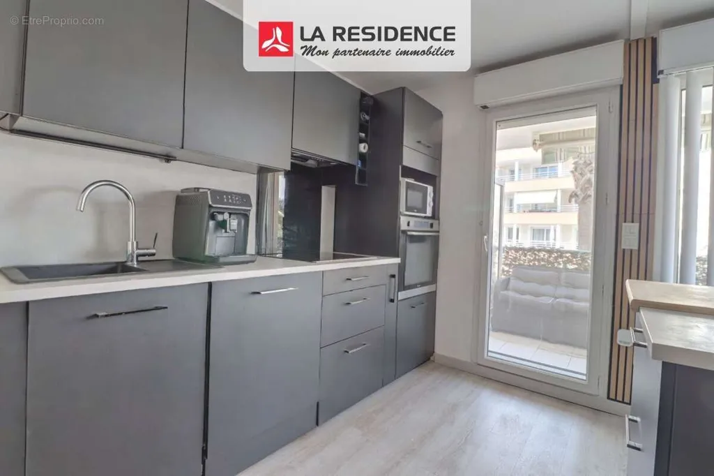 Cuisine - Appartement Rénové avec Terrasse à Saint-Raphaël