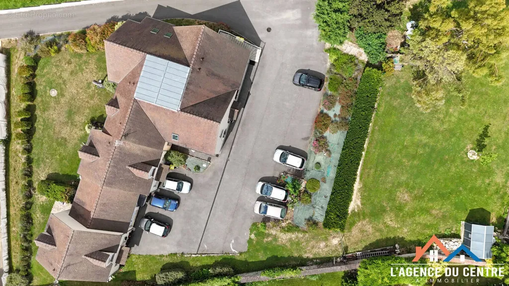 Õhuvaade - Mixed-Use Property with Garden in Guitrancourt
