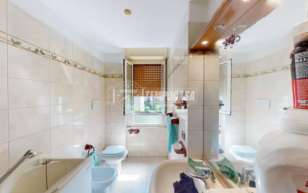 Bagni - Bright Trilocale with Balcony in Cinisello Balsamo