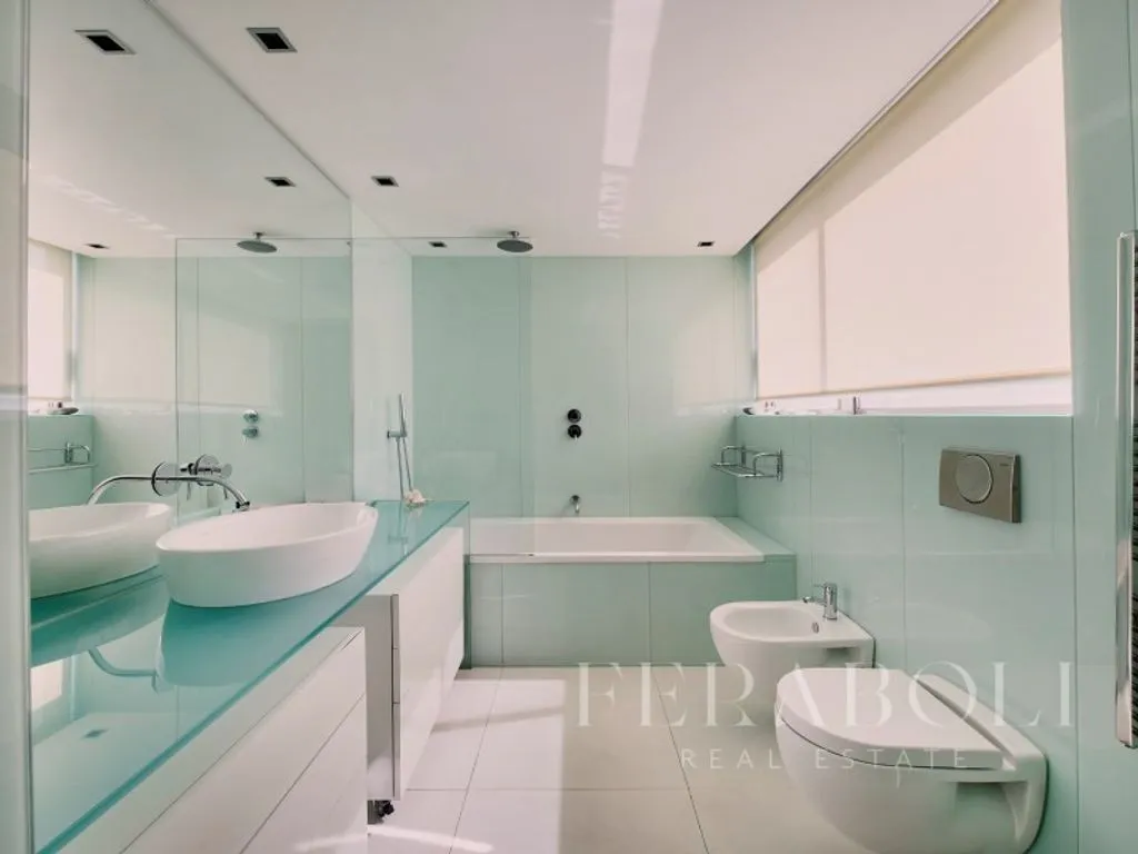 Salles de bain - Luxury Duplex with River Views in Estrela, Lisbon