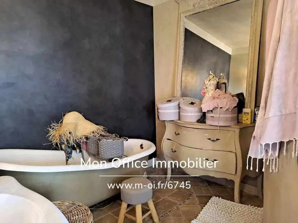 Vannitoad - Country House with 360° Views near Manosque
