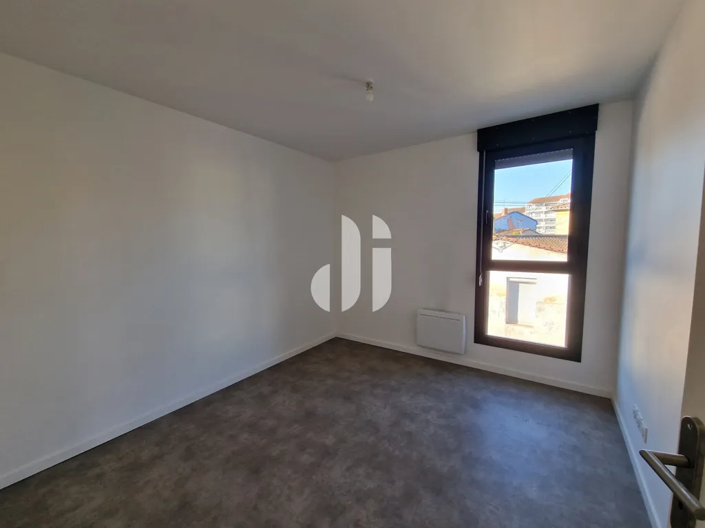 Toad - 3-Bed Flat with Parking in Talence Médoquine
