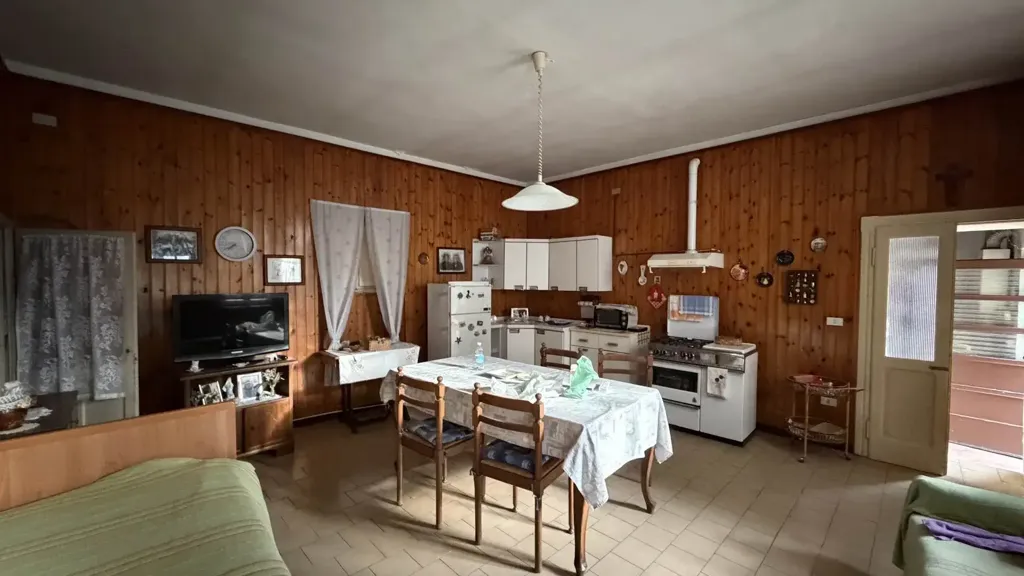 Salle à manger - Independent House with Dual Access in Gambolo'