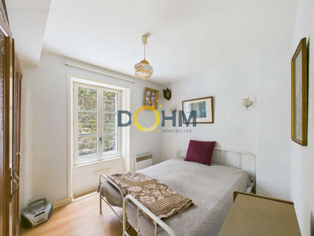 Chambres - Immeuble avec 3 Appartements en Centre Bourg à La Chaise-Dieu