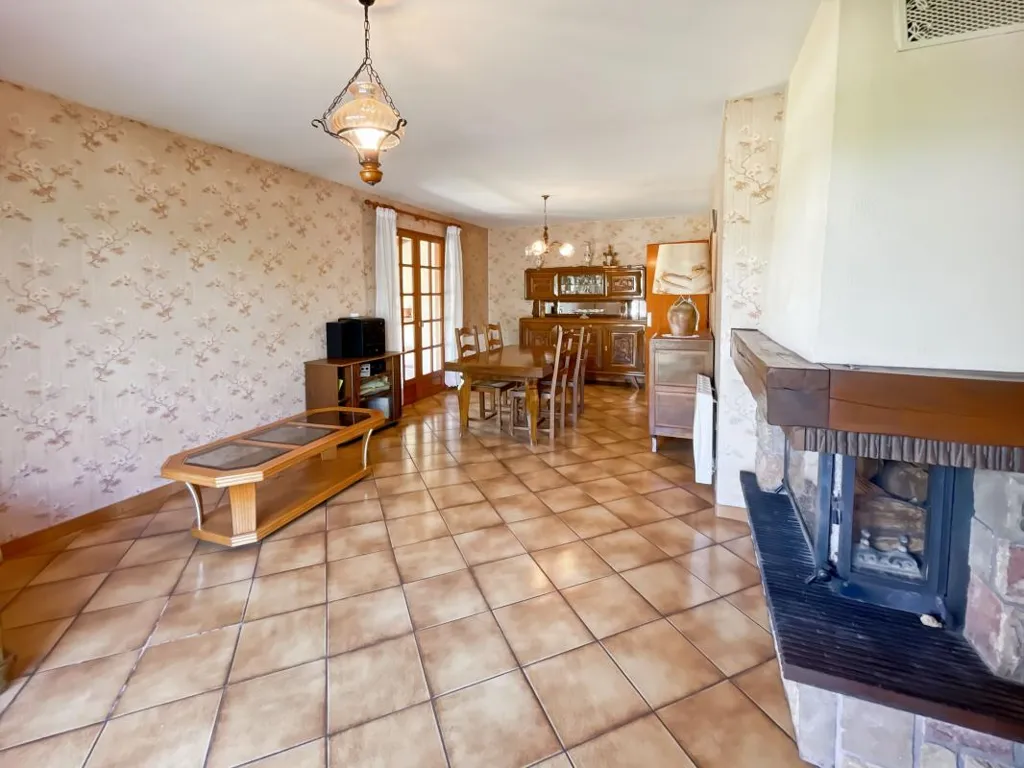 Salle à manger - Maison en Lisière de Forêt avec Garage à Garein