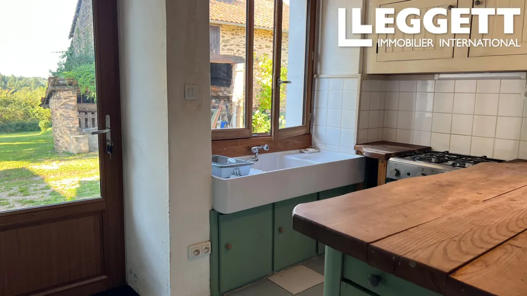 Cuisine - Ensemble Rural avec Deux Maisons et Jardin de 1,75 Acre