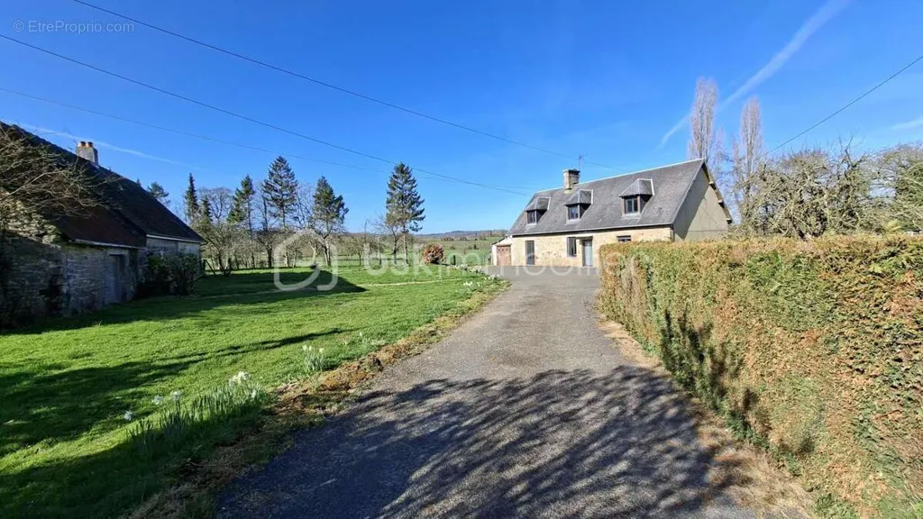 Extérieur - Longère en Pierre avec Garage entre Saint-Sever et Vire