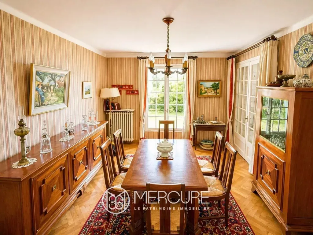 Salle à manger - Chalet Traditionnel avec Vue Panoramique sur les Pyrénées