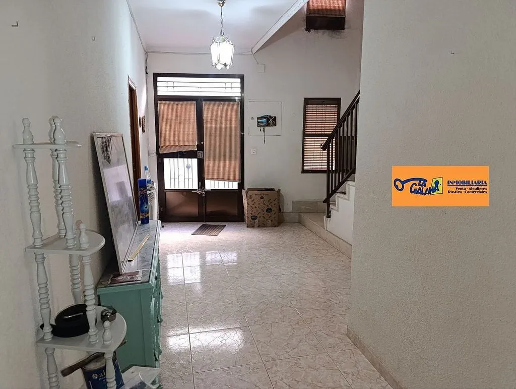 Ingresso - Two-Storey House with Terrace in Valdepeñas