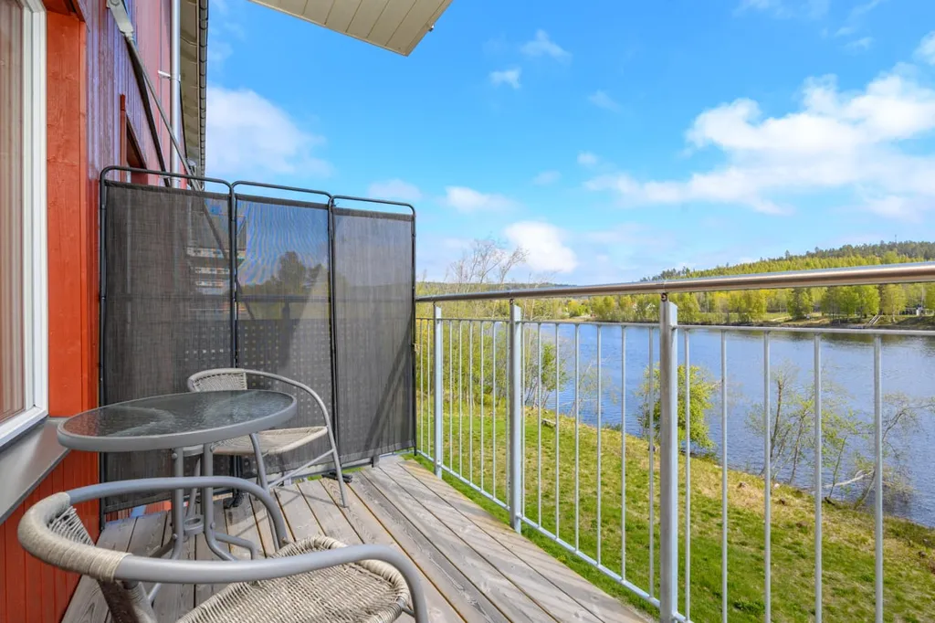 Balcon - Modern Flat with Ljungan View in Kvissleby