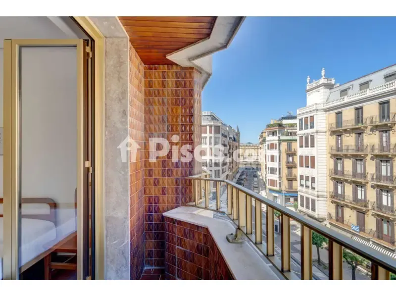 Rõdu - Furnished Flat with Balcony in Donostia