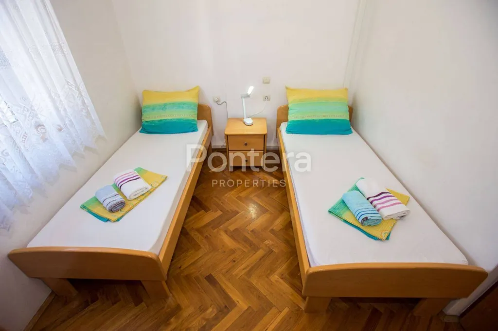Magamistoad - Large Apartment House with Private Garden in Rab