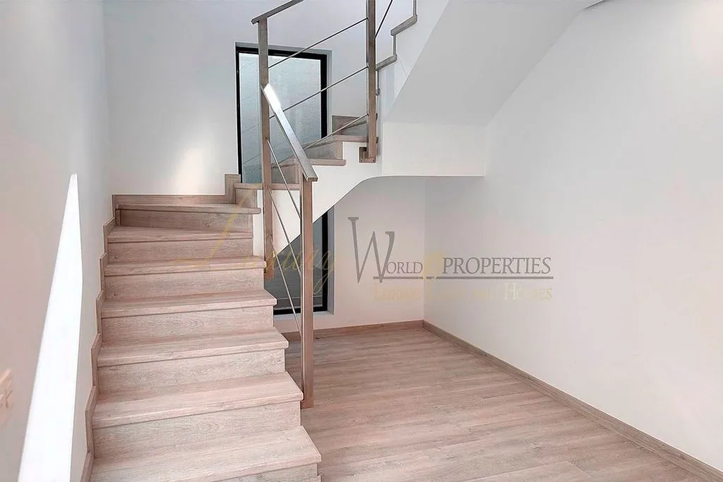 Toad - Modern Villa with Private Pool in El Madroñal