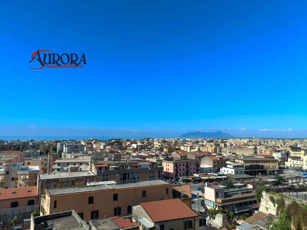 Balcon - Historic Apartment with Terracina View