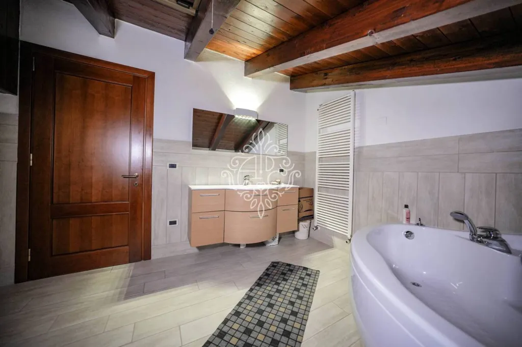 Salles de bain - Bifamiliar Villa with Garden in Ravenna