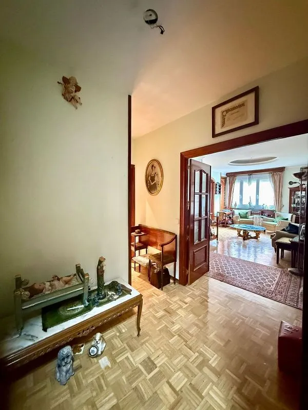 Apartment with Garage in Los Jerónimos, Madrid