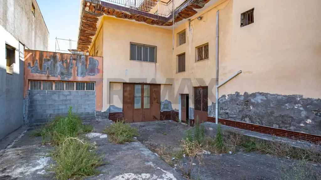 Jardin - Commercial Space with Apartments in Belpasso