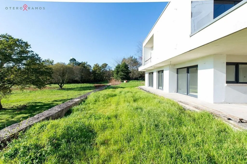 Aed - Modern Chalet with Garden in Bertamiráns