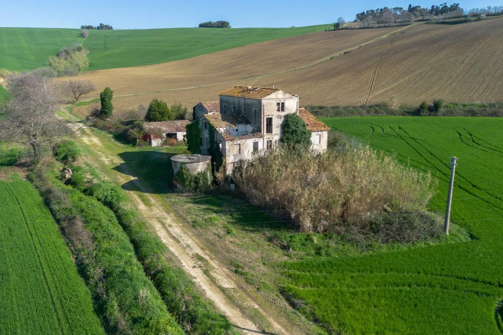 Õhuvaade - Rustico with Garden in La Chiusa, Jesi